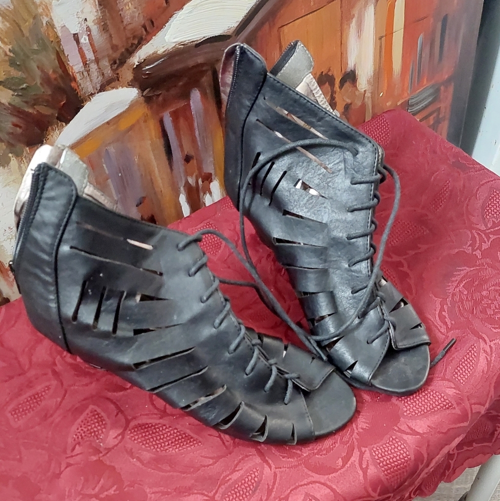 Size 7 Black Hot tomatoe lace up wedges